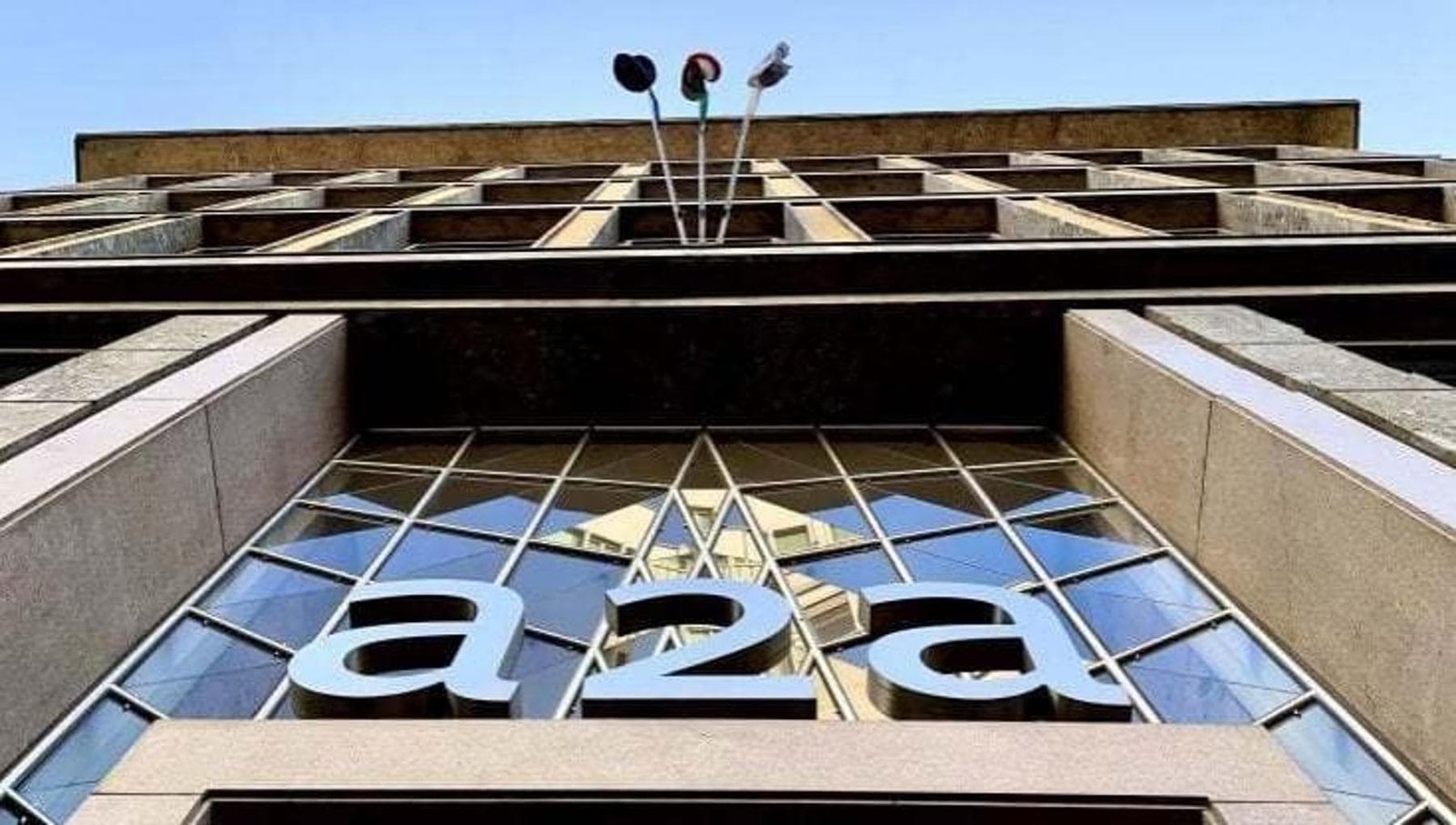 A2A aggiorna il piano industriale e punta all'estero, ma i risultati non convincono la Borsa.