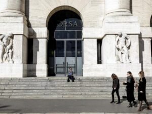 Borse di oggi 5 novembre: Europa debole per timori sulla bolla AI, Milano in rosso dopo i conti di Nexi