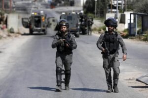 Cisgiordania: tre attivisti italiani feriti da coloni israeliani