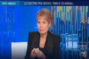 Educazione sessuale in Italia: Lilli Gruber afferma che non si farà mai, mentre Licheri parla di un'emergenza sicurezza e Sechi attribuisce la colpa all'immigrazione incontrollata.