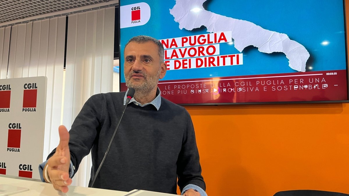 Elezioni regionali in Puglia, Decaro risponde a Durigon: «L'unica possibilità per vincere era infangare, non sciogliere il Comune di Bari»