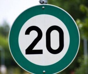 I segnali stradali verdi in arrivo: dove si trovano già e cosa significano