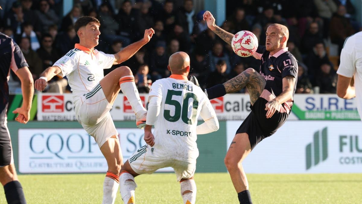 Il Frosinone si avvicina alla vetta, superando il Venezia. L'Empoli ottiene un'altra vittoria, mentre Pohjanpalo salva il Palermo.