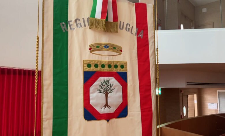 Puglia al voto il 23 e 24 novembre: tre milioni e mezzo di cittadini chiamati a scegliere il successore di Emiliano, con 4 candidati e 13 liste. Corsa nella Bat per 65 aspiranti consiglieri.