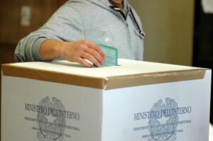 Regionali: otto candidati impresentabili in Puglia e Campania, sei del centrodestra
