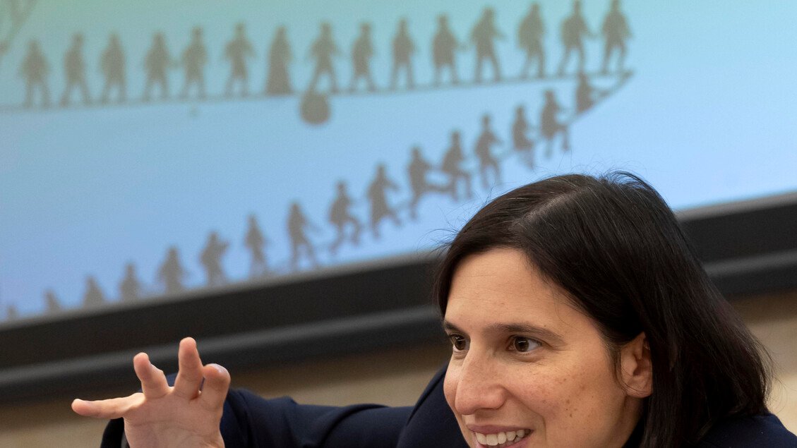 Schlein: "Il governo scarica i tagli sugli enti locali. Riportare in Italia le risorse per i centri in Albania"