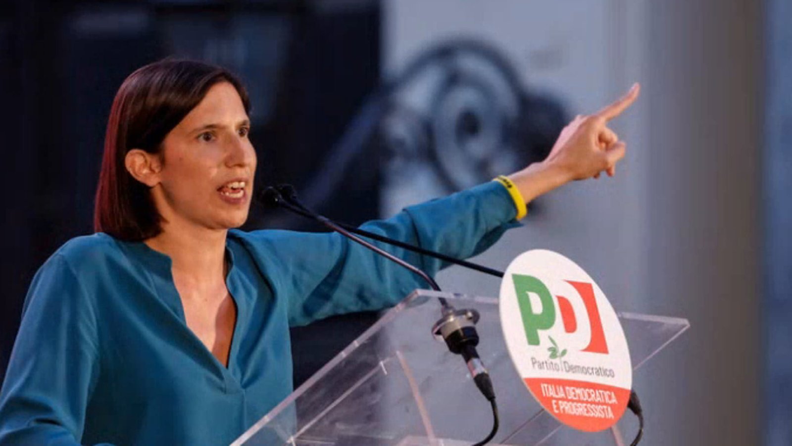 Schlein: via il consiglio del Garante. Meloni: scelto da voi. Ranucci: c’è anche la destra.