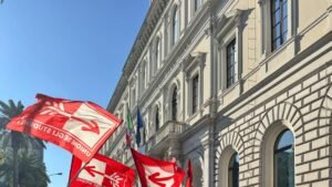 Studenti baresi in piazza: "Basta armi, investire in formazione"