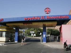 Taranto, operatrice sanitaria aggredita da un parente di un paziente: «Atti intollerabili»