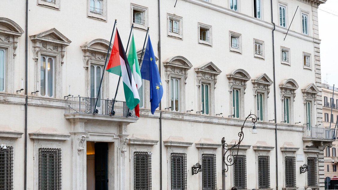 Approvato il decreto Ucraina, resta l'aggettivo 'militari': tensione con la Lega