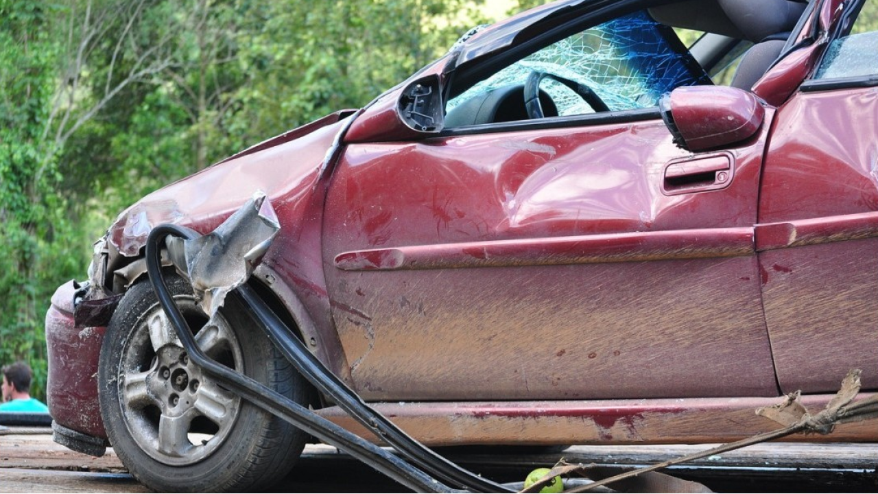 Auto: oltre 207.000 veicoli coinvolti in incidenti nel 2024, con aumenti record in Abruzzo, Puglia e Liguria.
