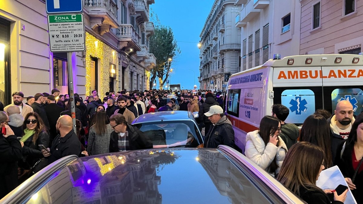 Bari, vigilia di Natale con il rito dell'aperitivo: ordinanze anti-musica violate, malori e ambulanze bloccate nel traffico.