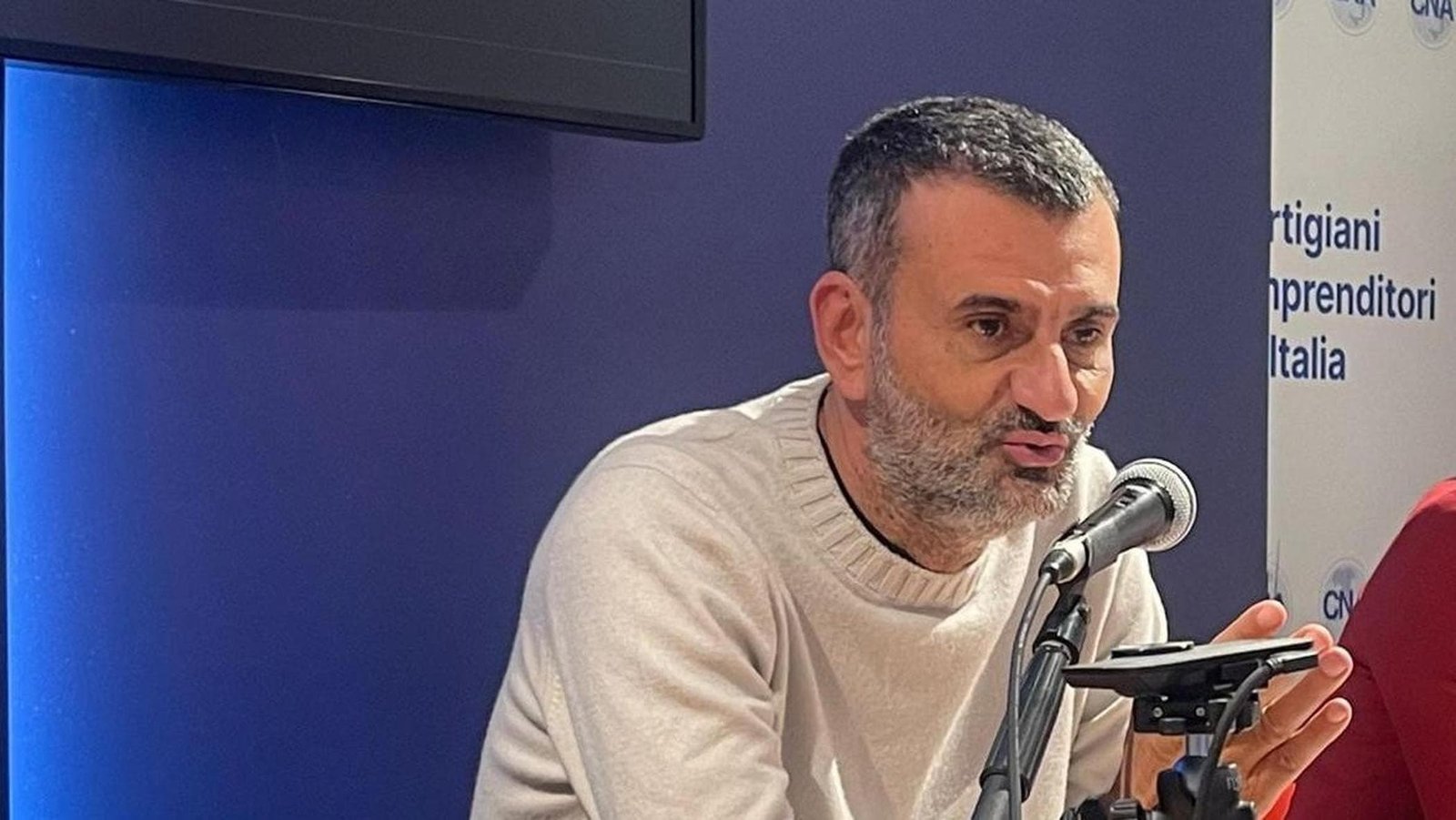 Giro di vite sugli affitti brevi: Decaro adotta il modello toscano contro overtourism e gentrificazione