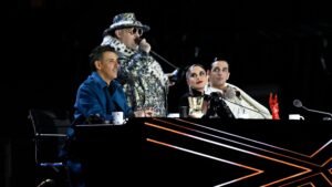 I look dei giudici di X Factor scatenano il web: “Sembrate Romanzo criminale”