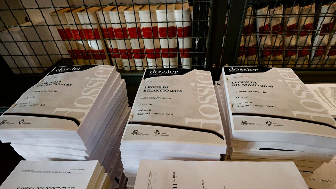 Il fisco al centro della manovra: 7,9 miliardi di tagli alle tasse, ma non mancano i balzelli.