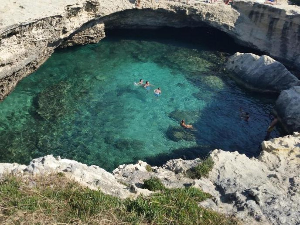 La Grotta della Poesia sarà gestita da un privato: è bufera nel Salento, «Subito un referendum». La replica del sindaco.