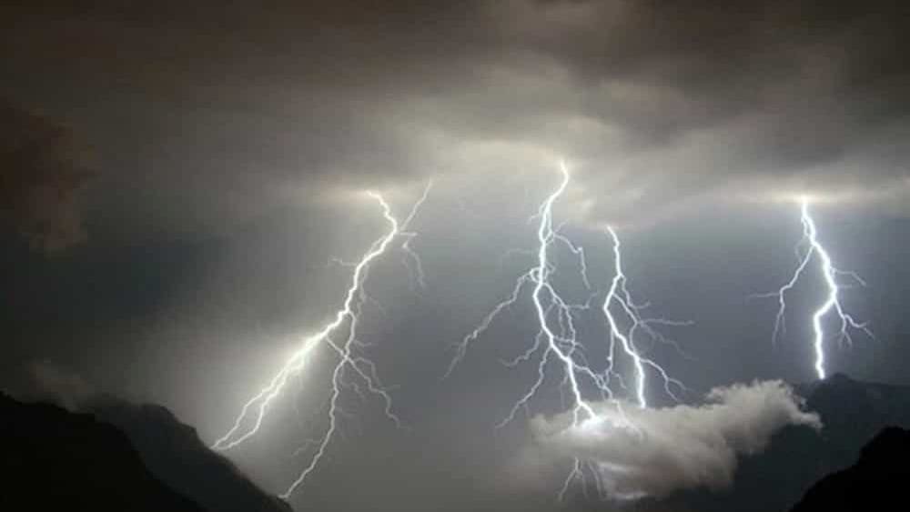 Maltempo in Puglia: attivate 4 allerte meteo e raccomandazioni per evitare sottopassi, argini e ponti.