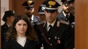 Neonati sepolti in giardino: “Chiara può ripetere i suoi delitti. Deve indossare il braccialetto”