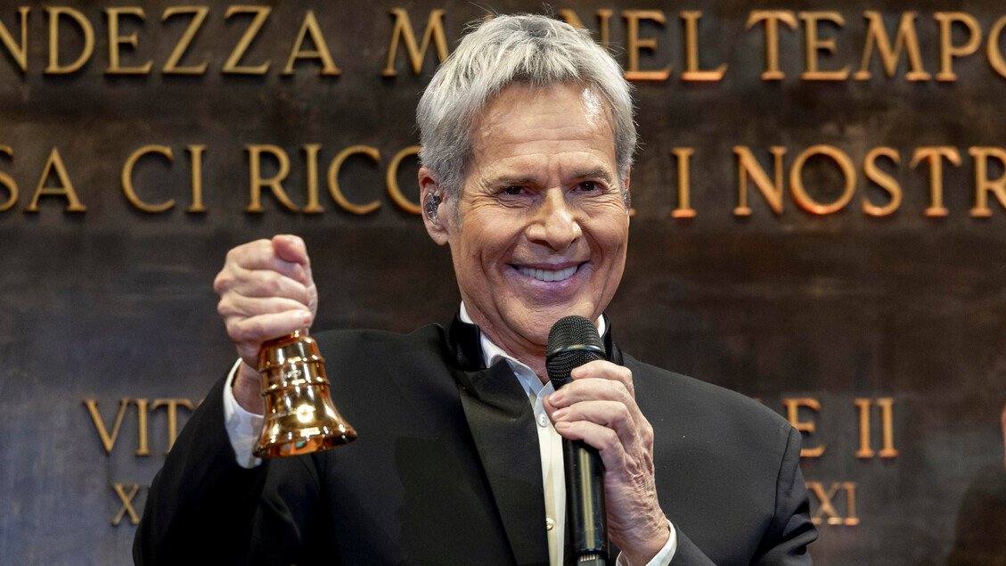 Pace e musica italiana: Claudio Baglioni canta al Concerto di Natale in Senato