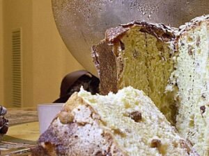 Pandoro e panettone: le regole di Natale. Una fetta al massimo e l'orario vietato.