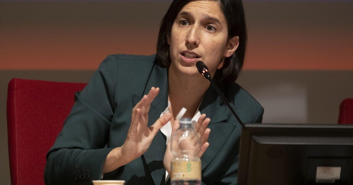 Schlein si riscopre sovranista e chiede a Meloni di adottare il metodo Orbán per la Repubblica.