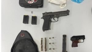 Taranto: litiga con la fidanzata, spara un colpo di pistola dal balcone e buca la veranda del vicino. Arrestato un 20enne.