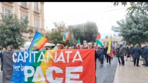 A Foggia si forma una catena umana per la pace con un corteo nel centro cittadino