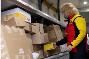 Acquisti online extra Ue: tassa di 2 euro per pacchi sotto i 150 euro