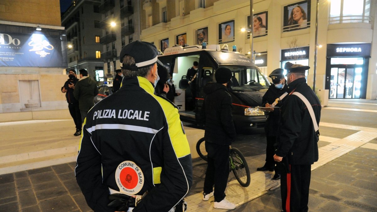 Aggressione in centro a Bari: il nuovo console della Georgia colpito alle spalle. Fermato un 40enne.