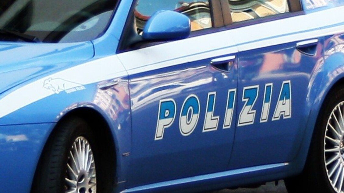 Donna segregata e picchiata, arrestato un 19enne a Taranto