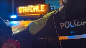 In Puglia si registrano 93 incidenti mortali in 6 mesi, con 103 vittime e 8.000 feriti.