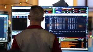 L’effetto Venezuela genera volatilità sui mercati: attenzione rivolta al greggio e ai titoli della difesa.