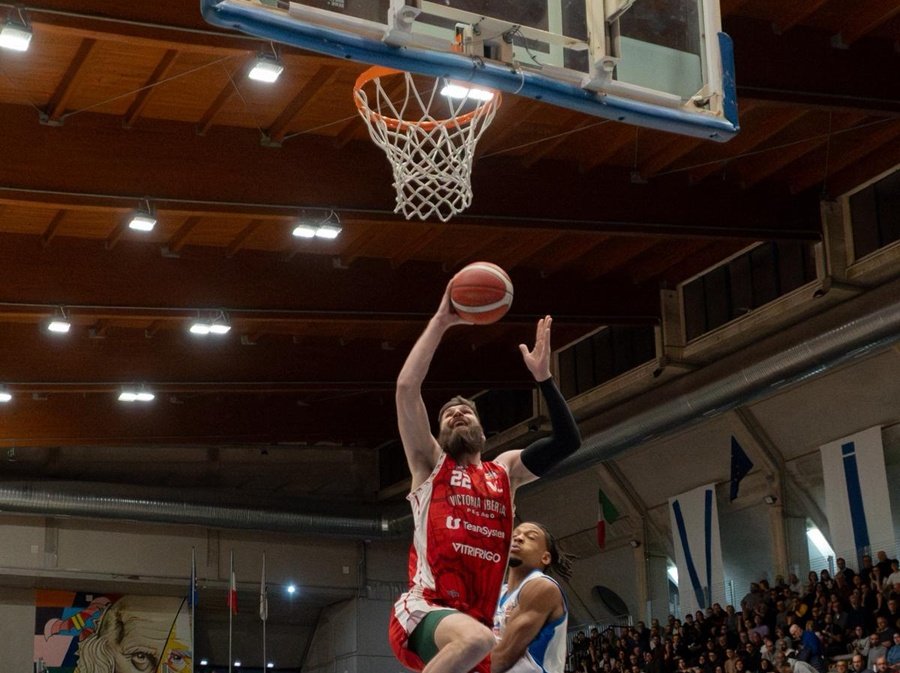 Leka scommette su Felder e vince: Ruvo di Puglia cede nel finale. La VL dà spettacolo per venti minuti, poi soffre.