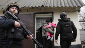 Mosca: "A Parigi un asse di guerra, le forze europee in Ucraina un obiettivo"