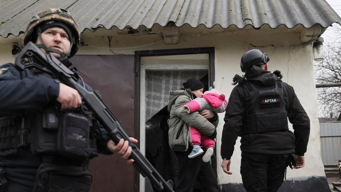 Mosca: "A Parigi un asse di guerra, le forze europee in Ucraina un obiettivo"