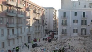 Palazzina crollata a Bari, avviati nuovi scavi per accertare le cause del cedimento.
