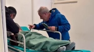 Sanità Puglia: Decaro visita il pronto soccorso di Brindisi e scopre la carenza di medici specialisti in emergenza-urgenza.