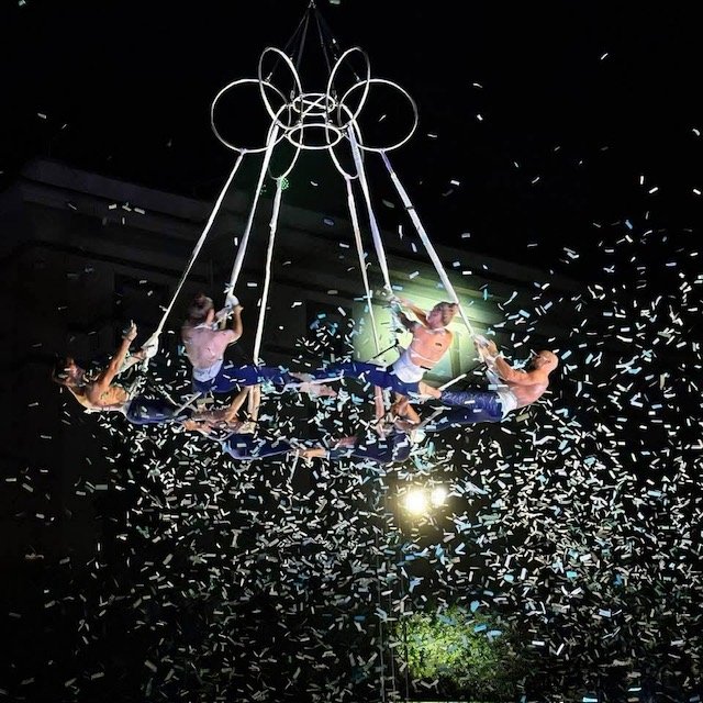 TARANTO ACCOGLIE IL 2026 CON LE SPETTACOLARI ACROBAZIE DEI SONICS