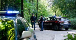 Tragedia di Capodanno: un giovane di 22 anni perde la vita dopo essere caduto nel lago mentre pescava con gli amici.