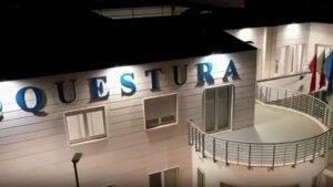 Truffa sui permessi 104 e falso: interdizione per un poliziotto a Trani