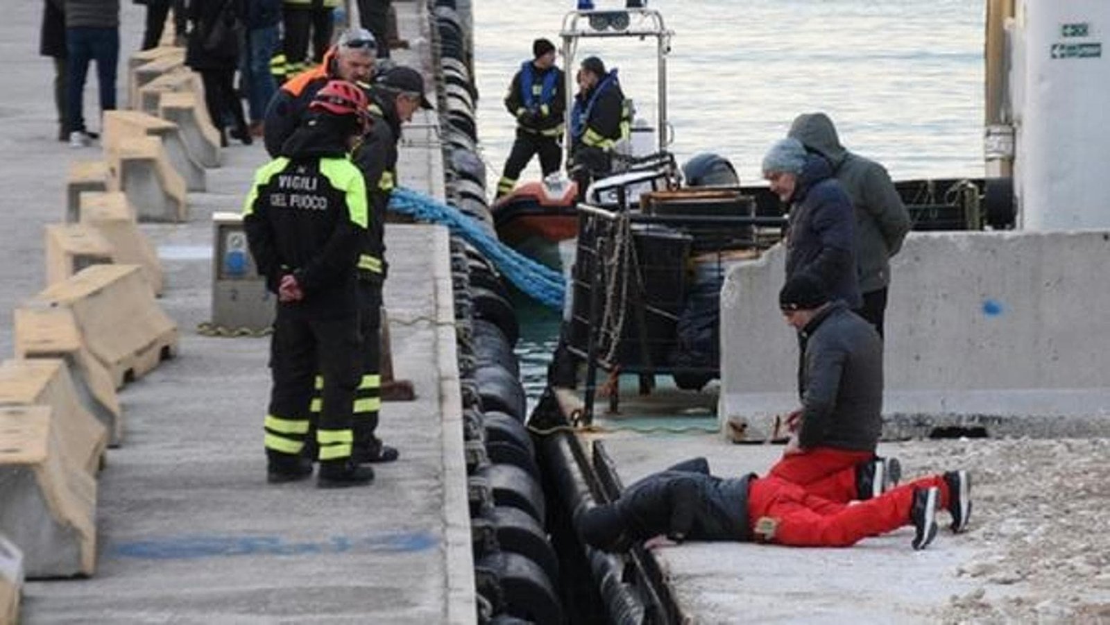 Civitanova Marche, un ragazzo di 20 anni muore dopo aver picchiato la madre e essersi buttato in mare.