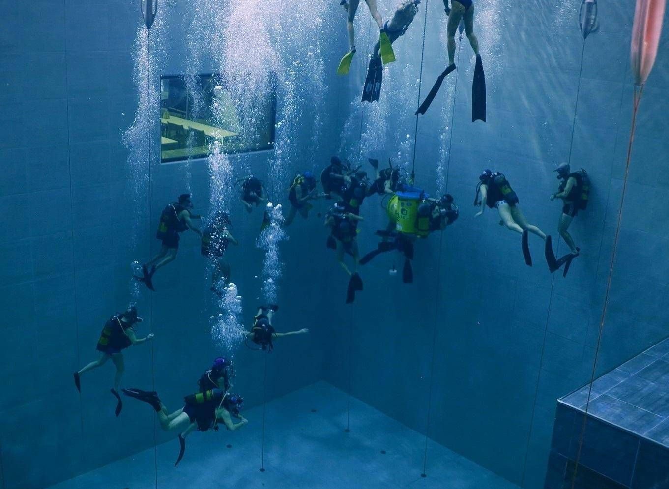 Cosa succede al cuore sott'acqua? Uno scafandro rivela reazioni e segreti.