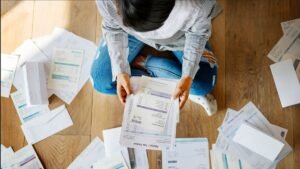 Decreto bollette: bonus fino a 100 euro per i redditi bassi e sconto per le imprese, ma resta il nodo Bruxelles.