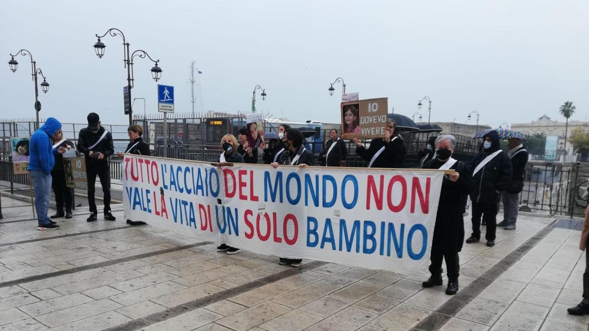 Ex Ilva a rischio chiusura: il Tribunale di Milano richiede maggiori tutele per la salute dopo il ricorso di 11 cittadini di Taranto.