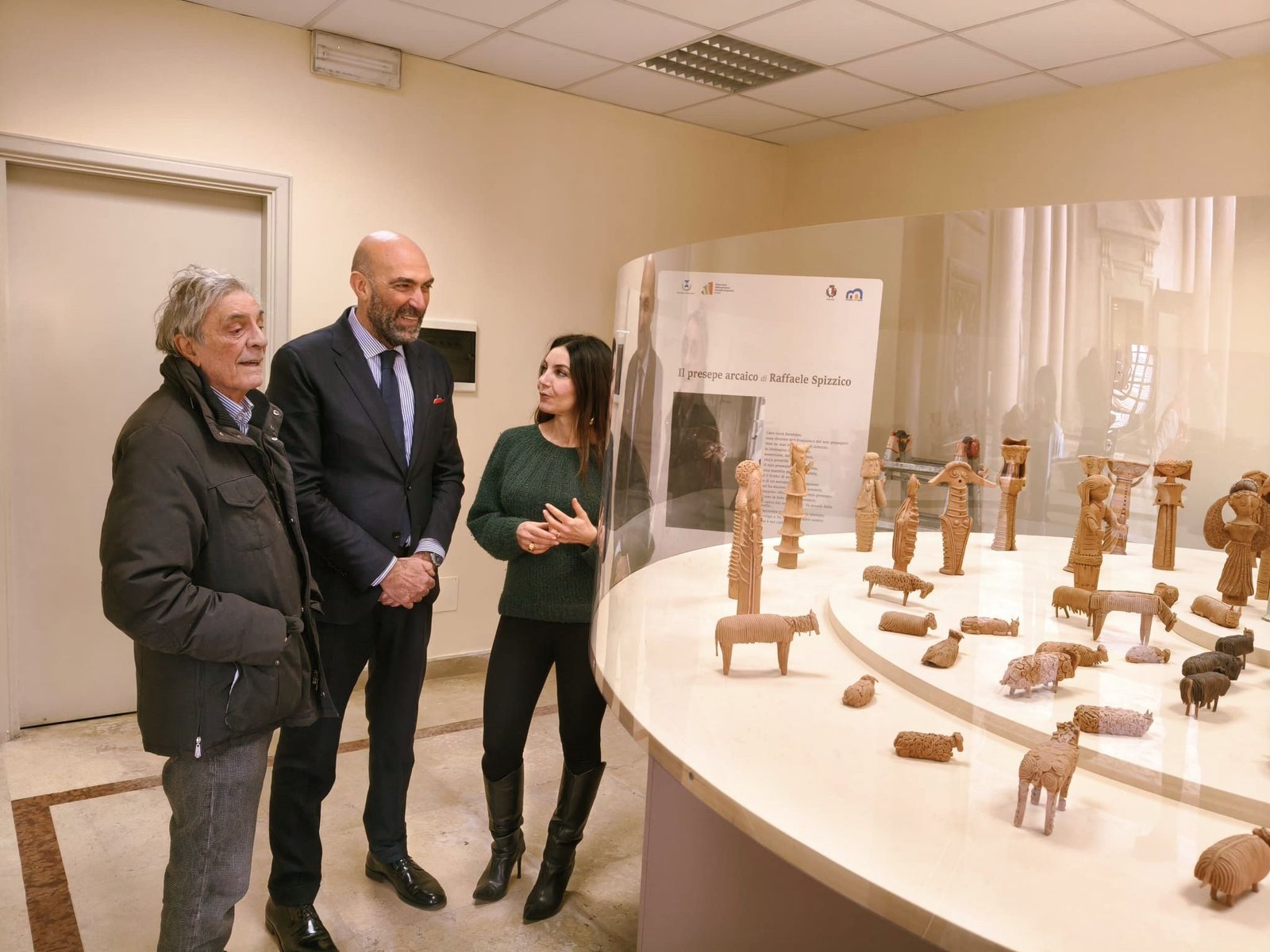 Il Presepe Arcaico di Raffaele Spizzico rimane nel Palazzo della Città metropolitana di Bari