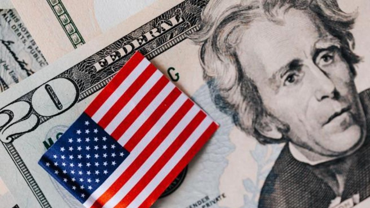 Il mini dollaro e il grande gioco delle attese