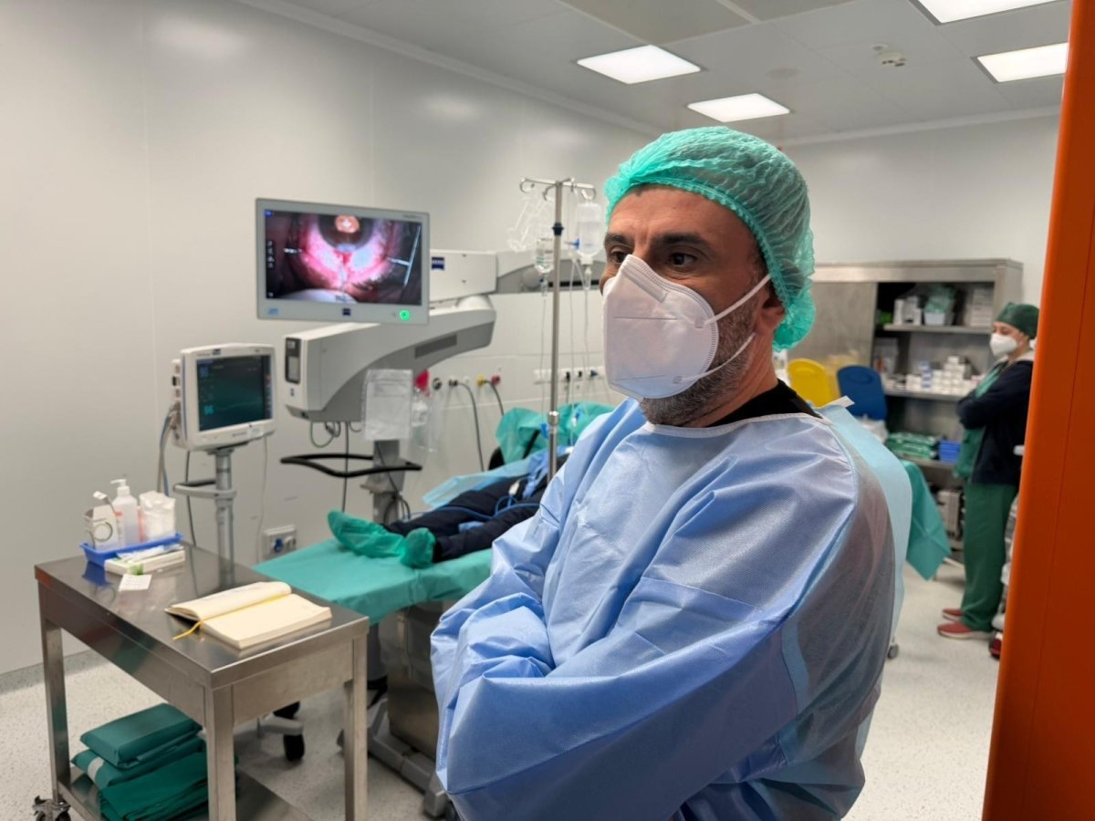 Liste d'attesa: domenica di interventi al Policlinico di Bari con 60 operazioni di cataratta. Decaro tra i medici: «Io qui per ringraziarli»