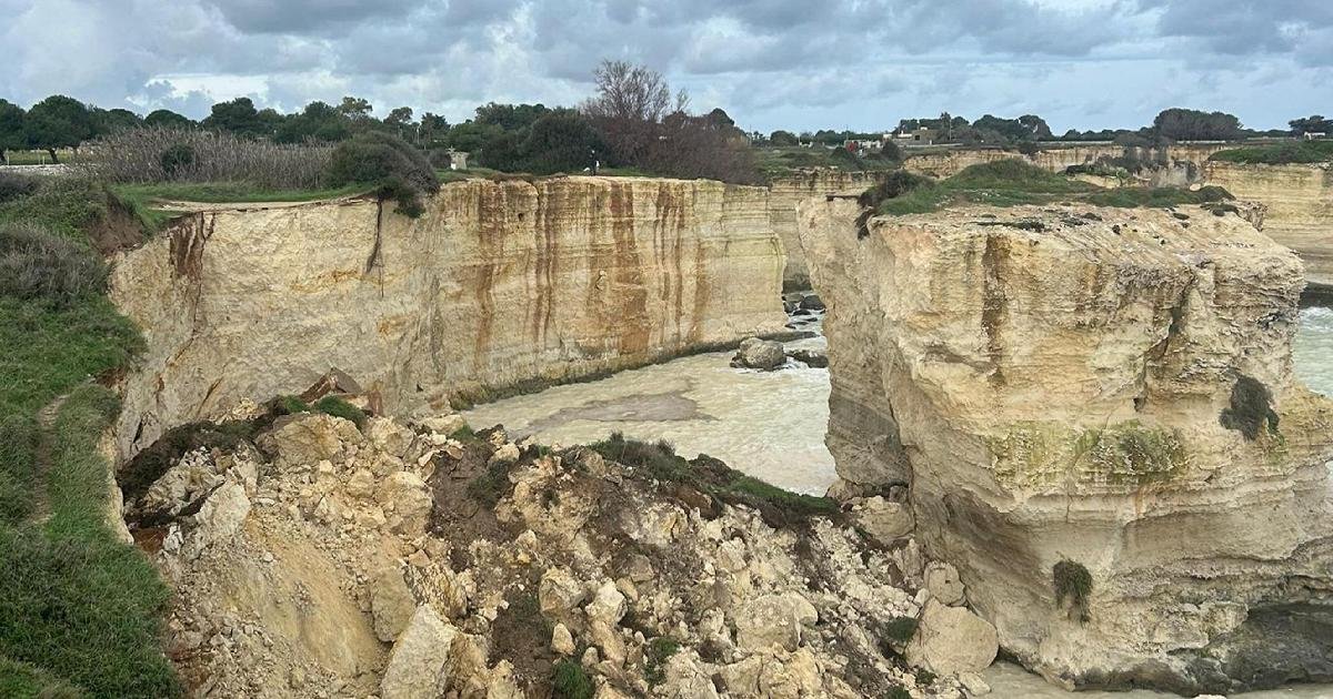 Maltempo: la Calabria chiede lo stato d'emergenza, crolla l'Arco dell'Amore di Melendugno in Puglia.