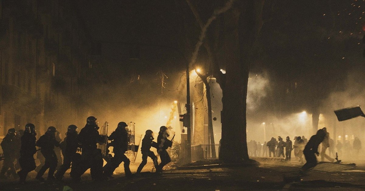 Meloni in ospedale a Torino dopo gli scontri per Askatasuna: 29 agenti feriti.