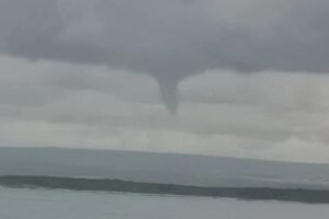 Meteo Puglia: marcata instabilità sul Salento con segnalazione di funnel cloud tra Matino e Gallipoli, possibile tornado | VIDEO